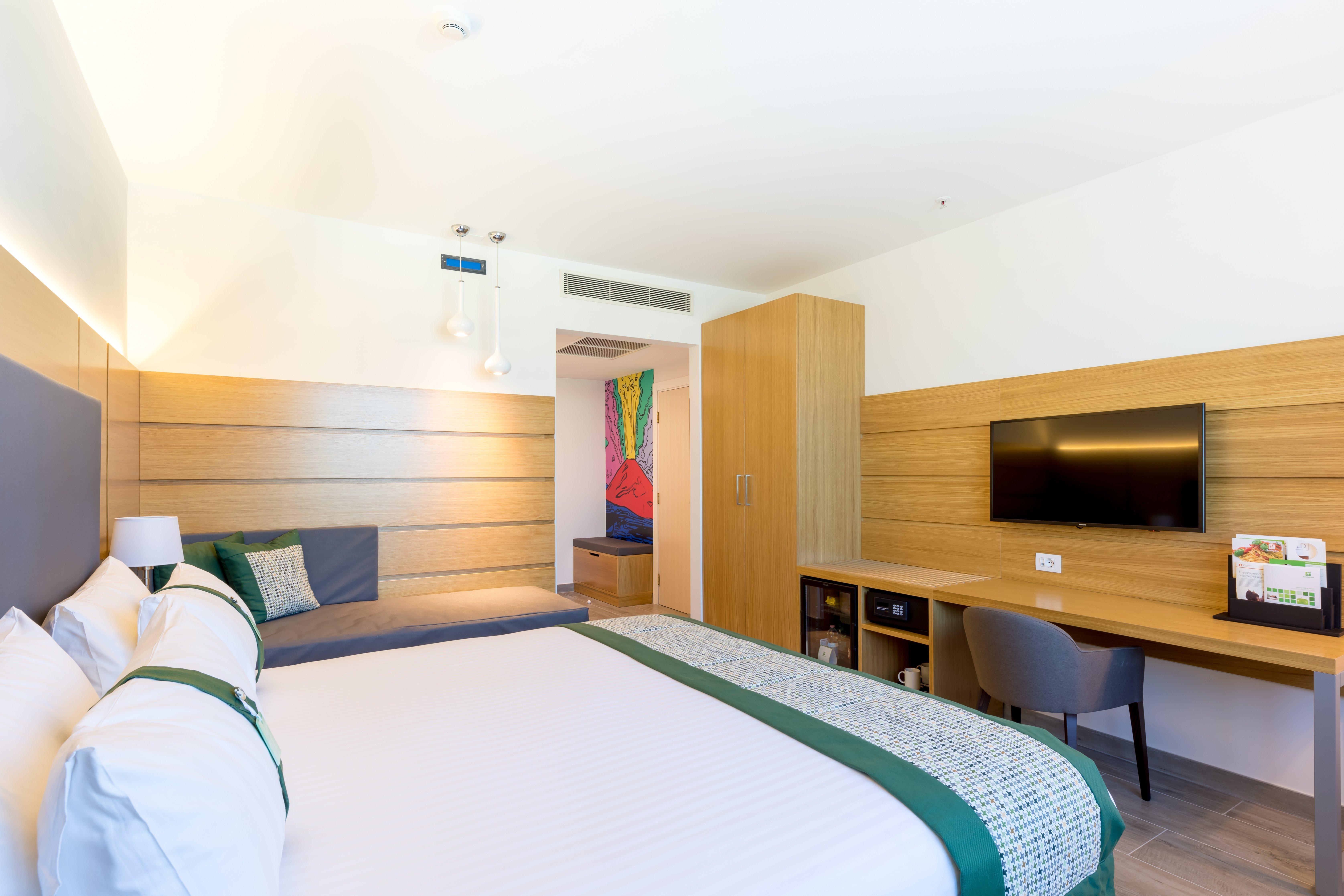 By Ihg Naples