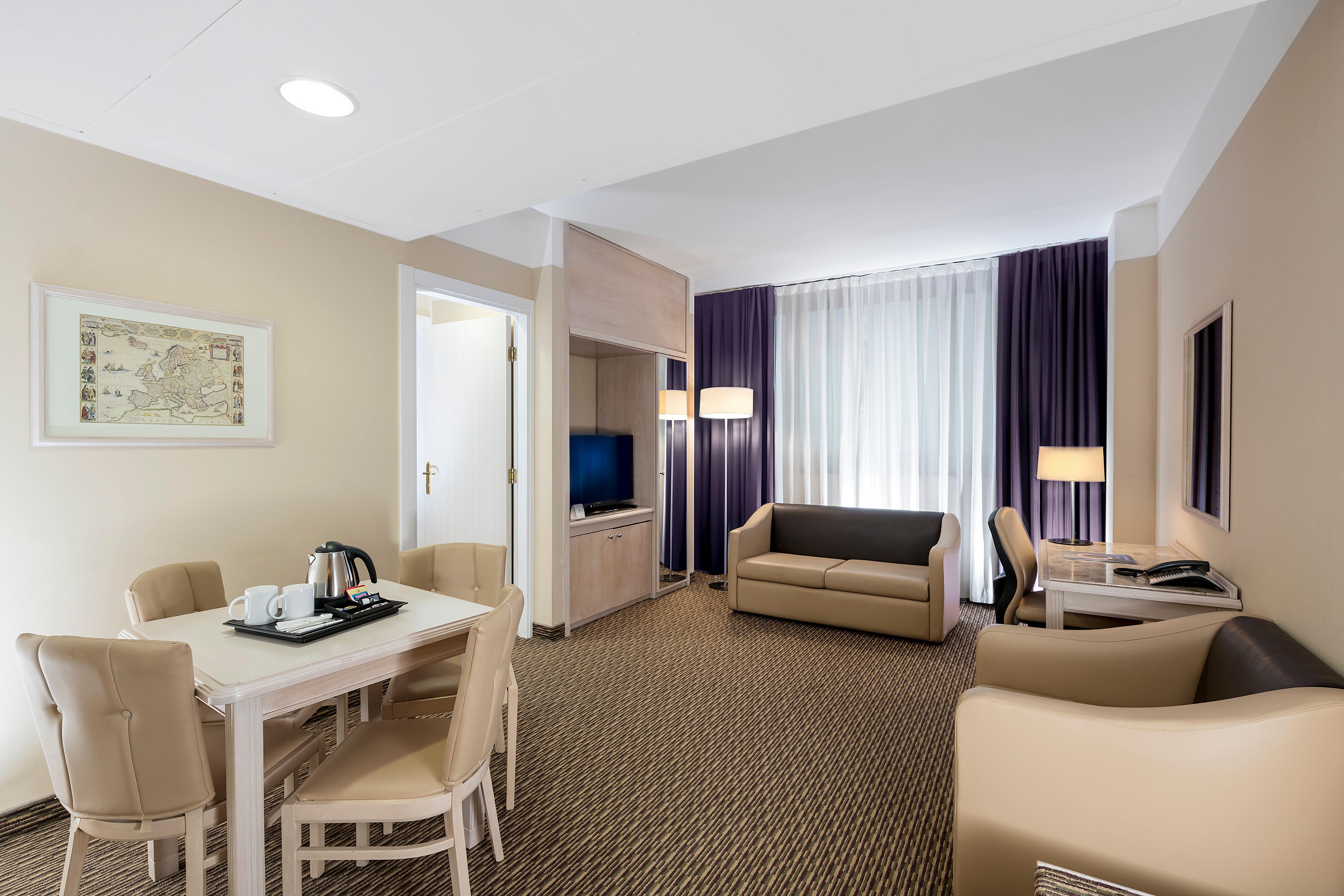 By Ihg 4*