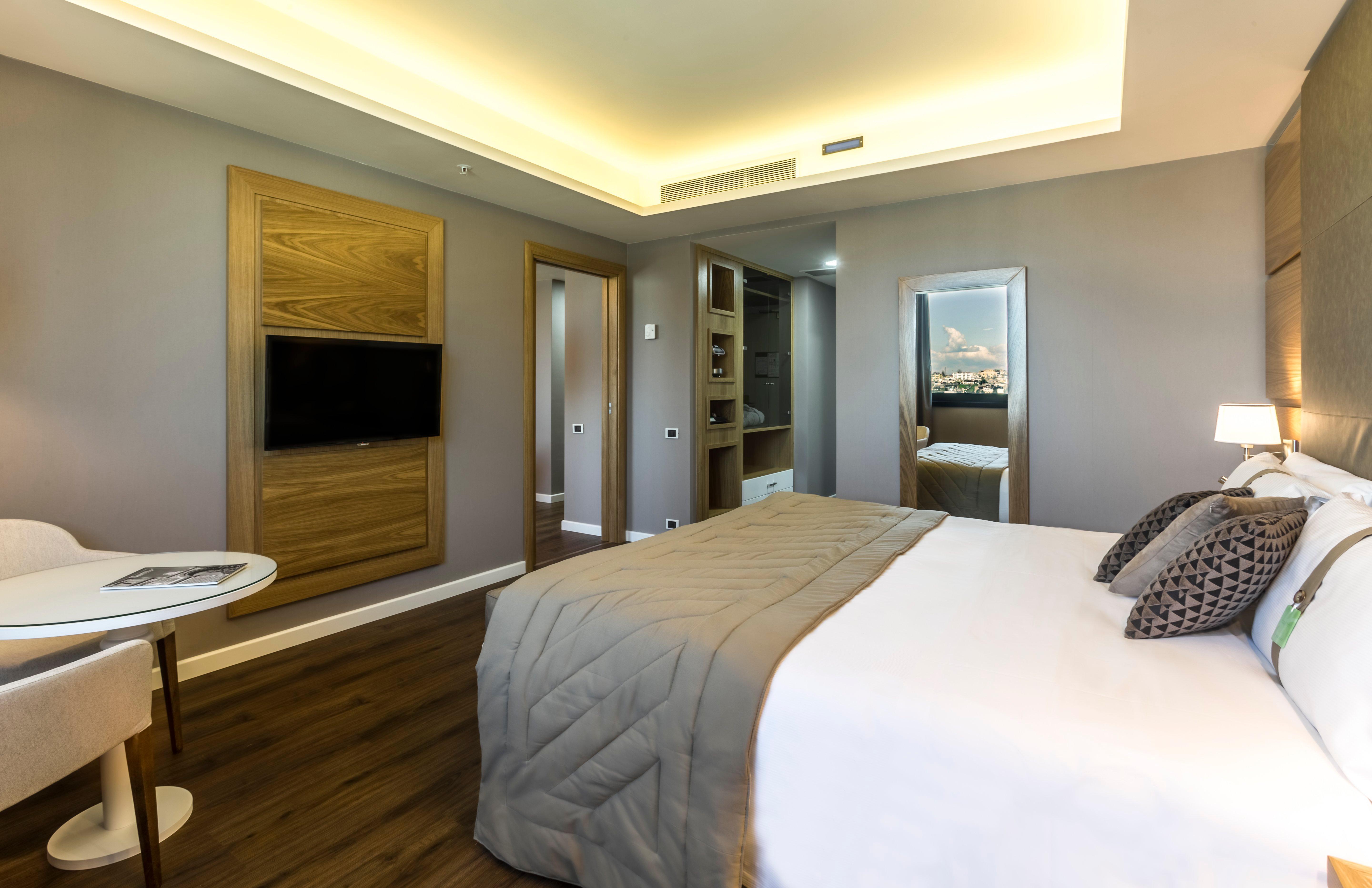 By Ihg Hotel 4*