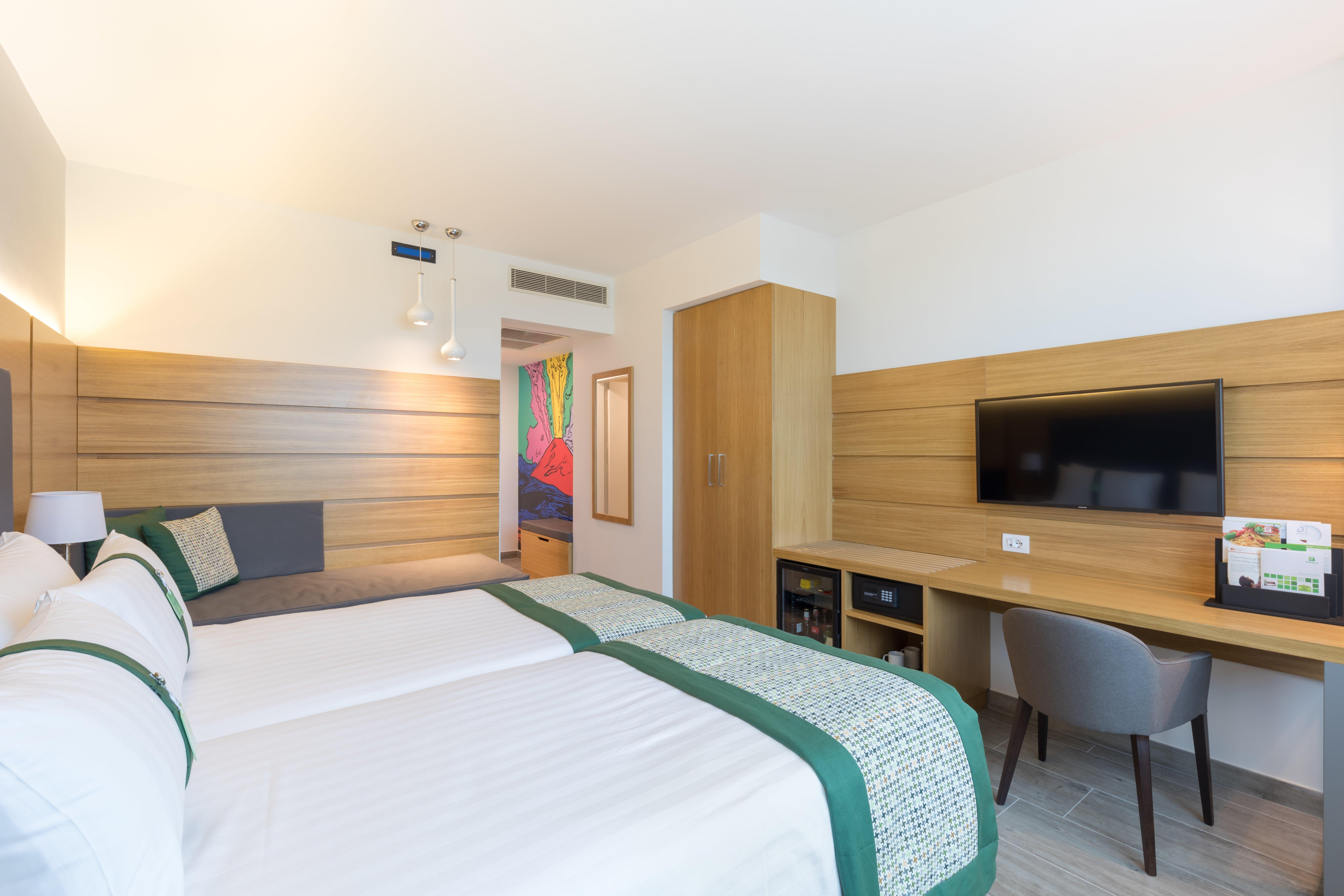 By Ihg Naples