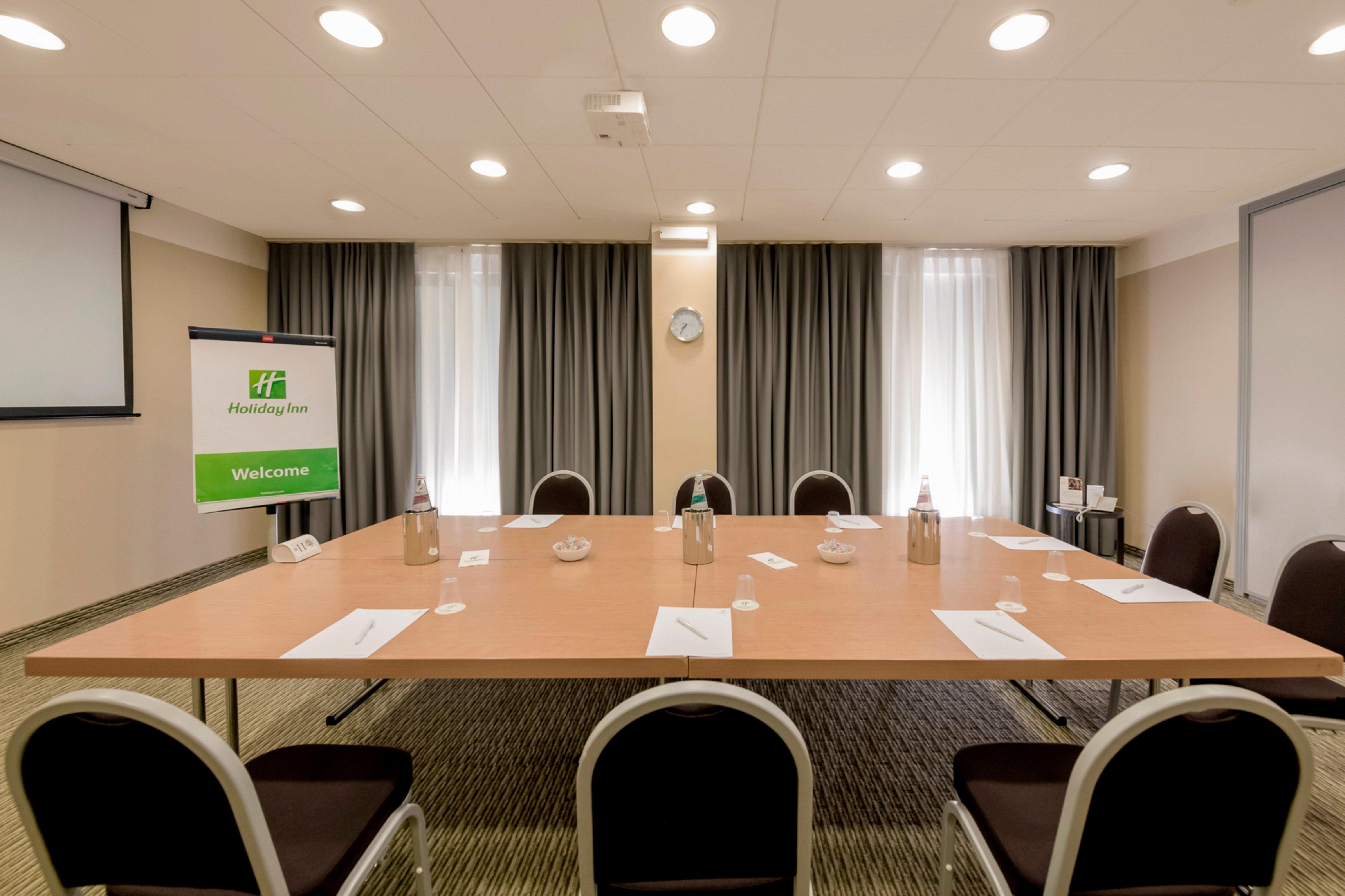 By Ihg 4* Naples