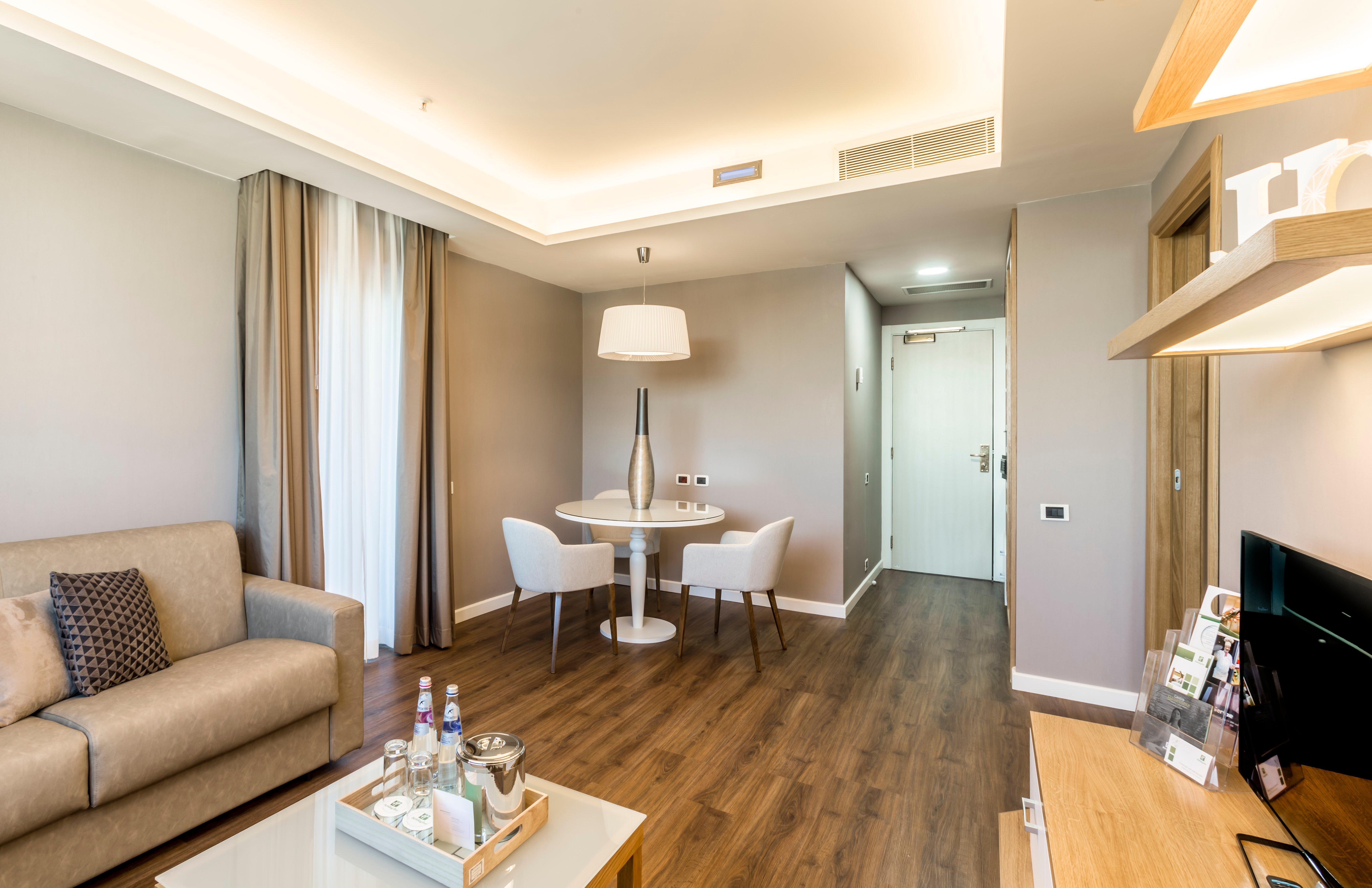 Hotel By Ihg Naples