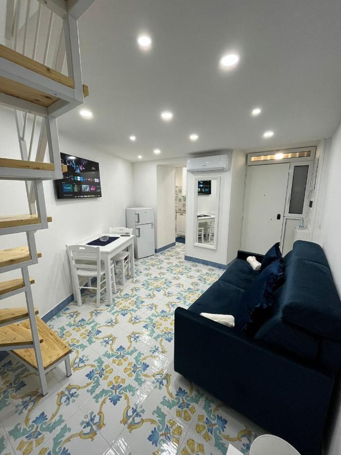 Domus Myosotis * Naples