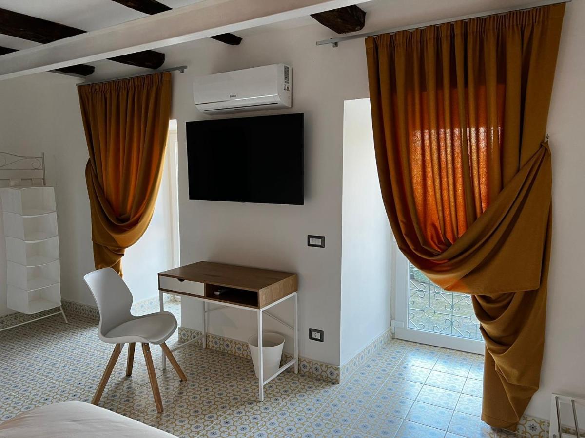 La Casa Del Bosco - Unique Two Floors House With Garden Naples
