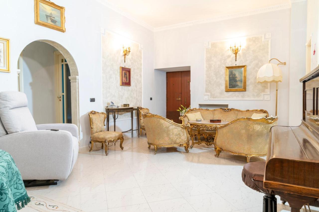 Deluxe With Garden In Vomero *