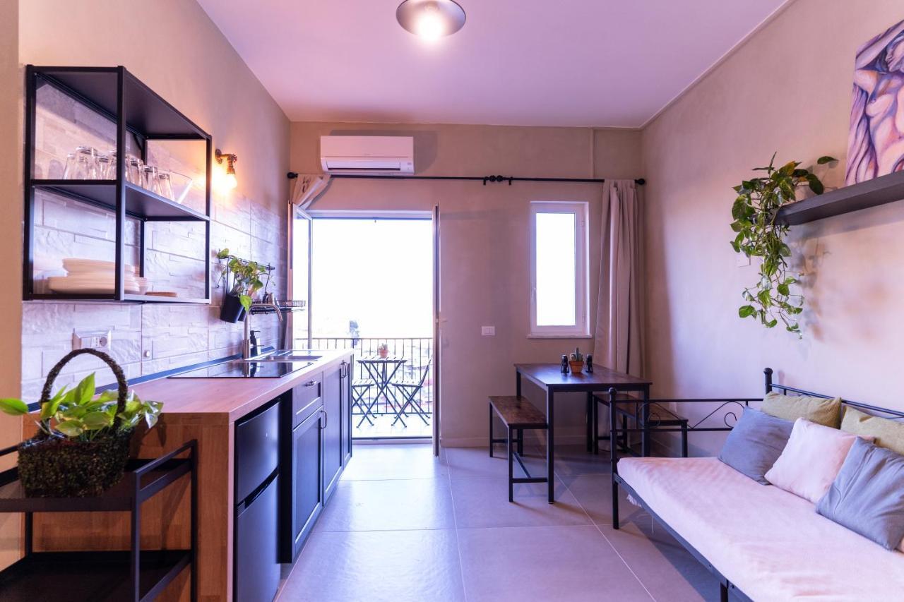 Tiny Daisy House Apartment *