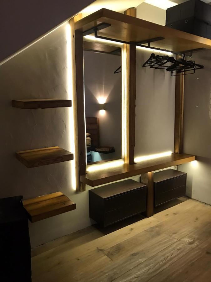 Super Design Centro Con Sky Wifi Veloce E Netflix Naples