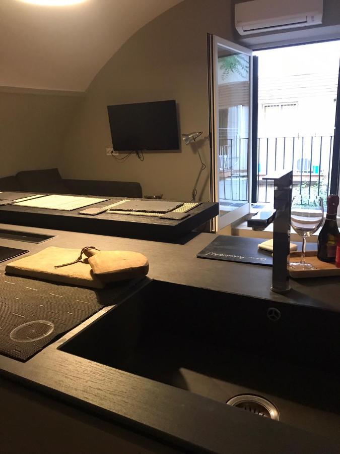 Super Design Centro Con Sky Wifi Veloce E Netflix * Naples