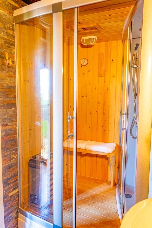 Apartment Vesuvio Garden E Spa, Host