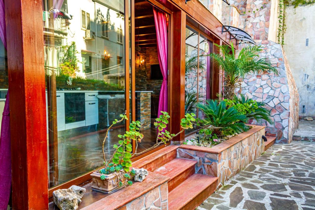 Apartment Vesuvio Garden E Spa, Host Naples