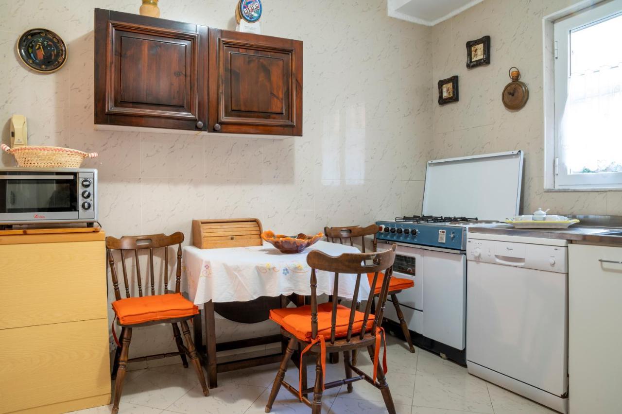 Apartment Deluxe With Garden In Vomero Naples