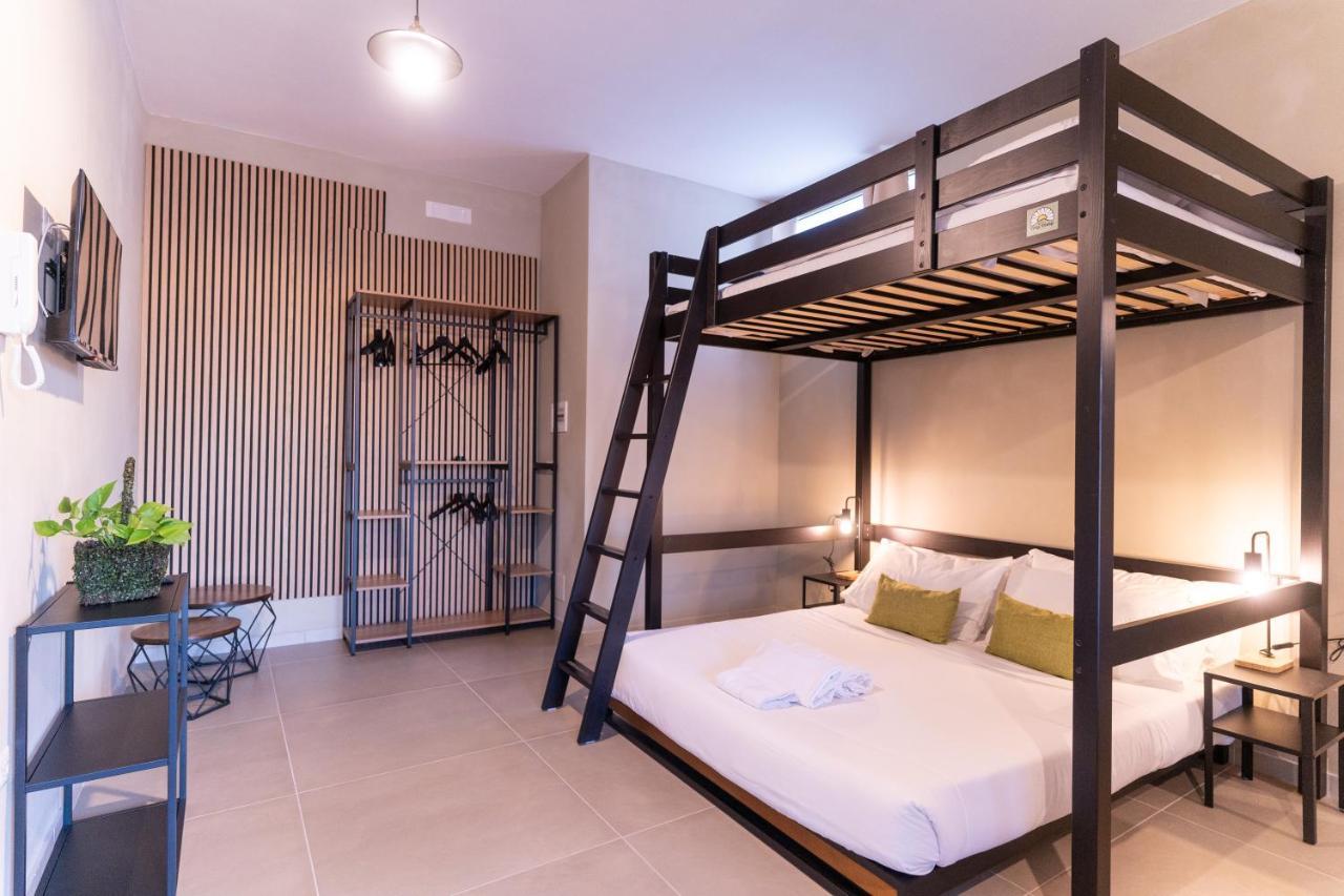 Tiny Daisy House Apartment Naples