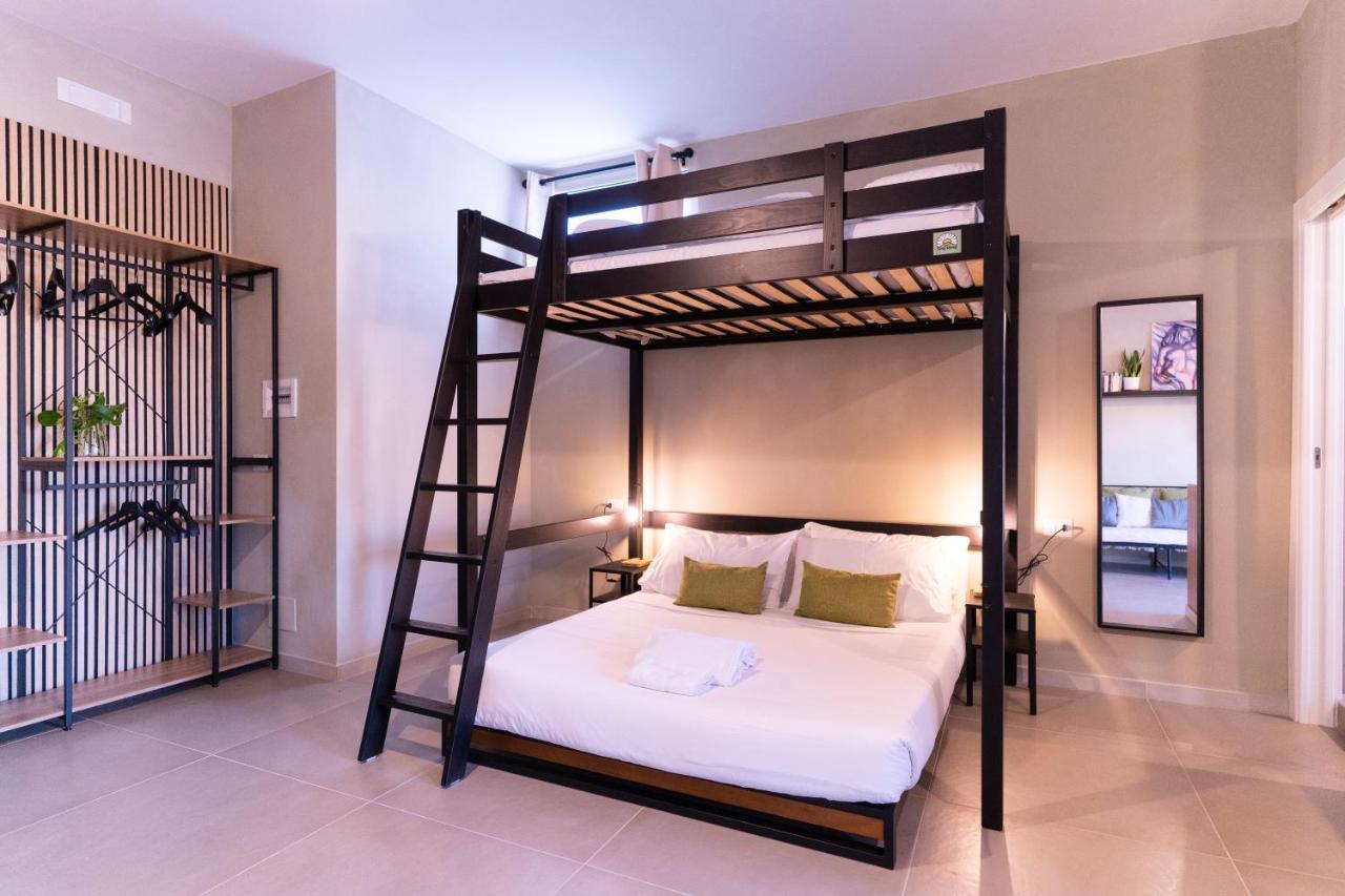 Tiny Daisy House Apartment Naples