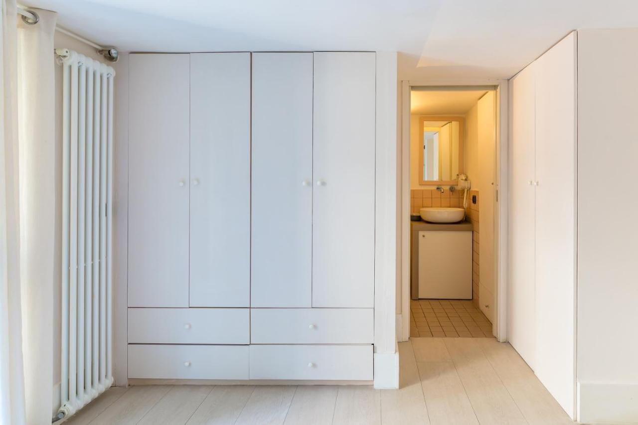 Cool Flat At Via Dei Mille By Napoliapartments Apartment