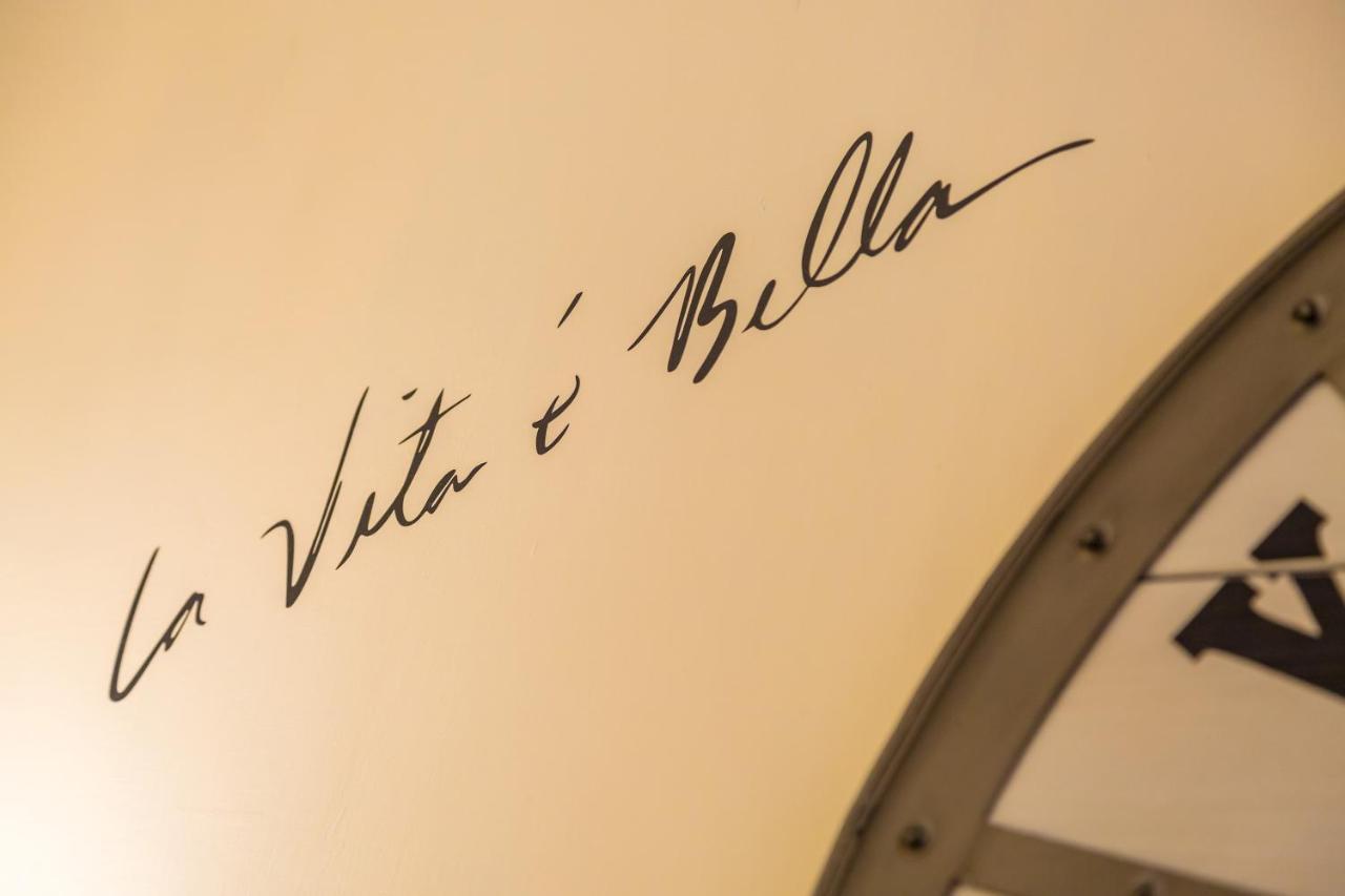 Cool Flat At Via Dei Mille By Napoliapartments