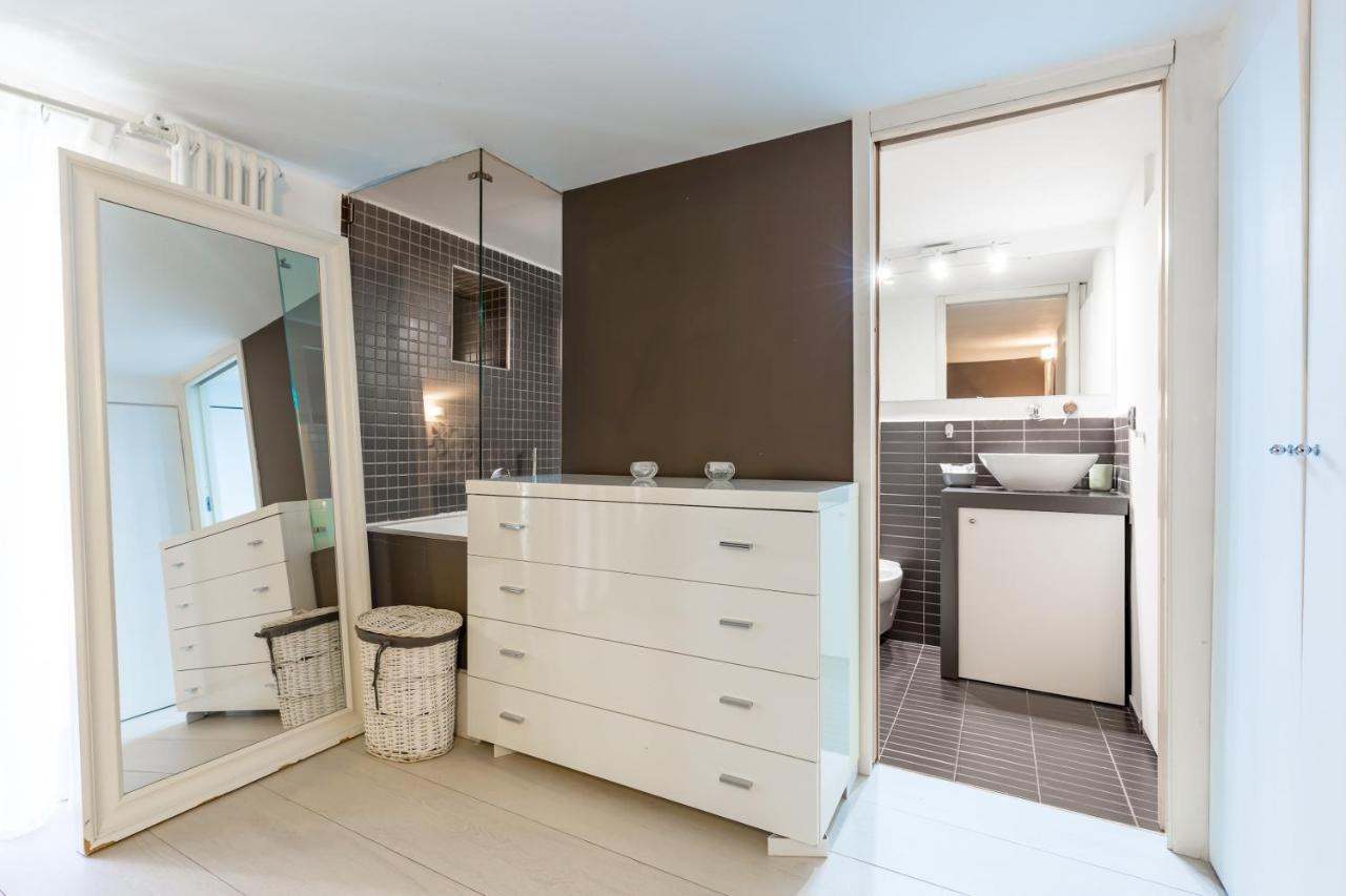Cool Flat At Via Dei Mille By Napoliapartments Naples