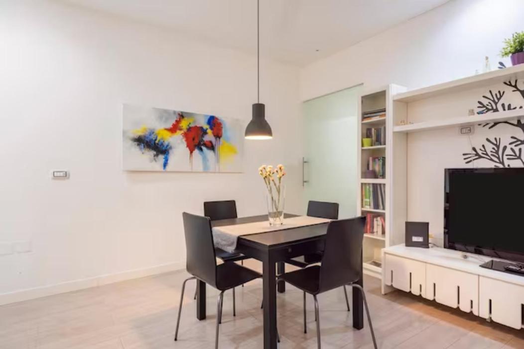 The White Side Apartment *
