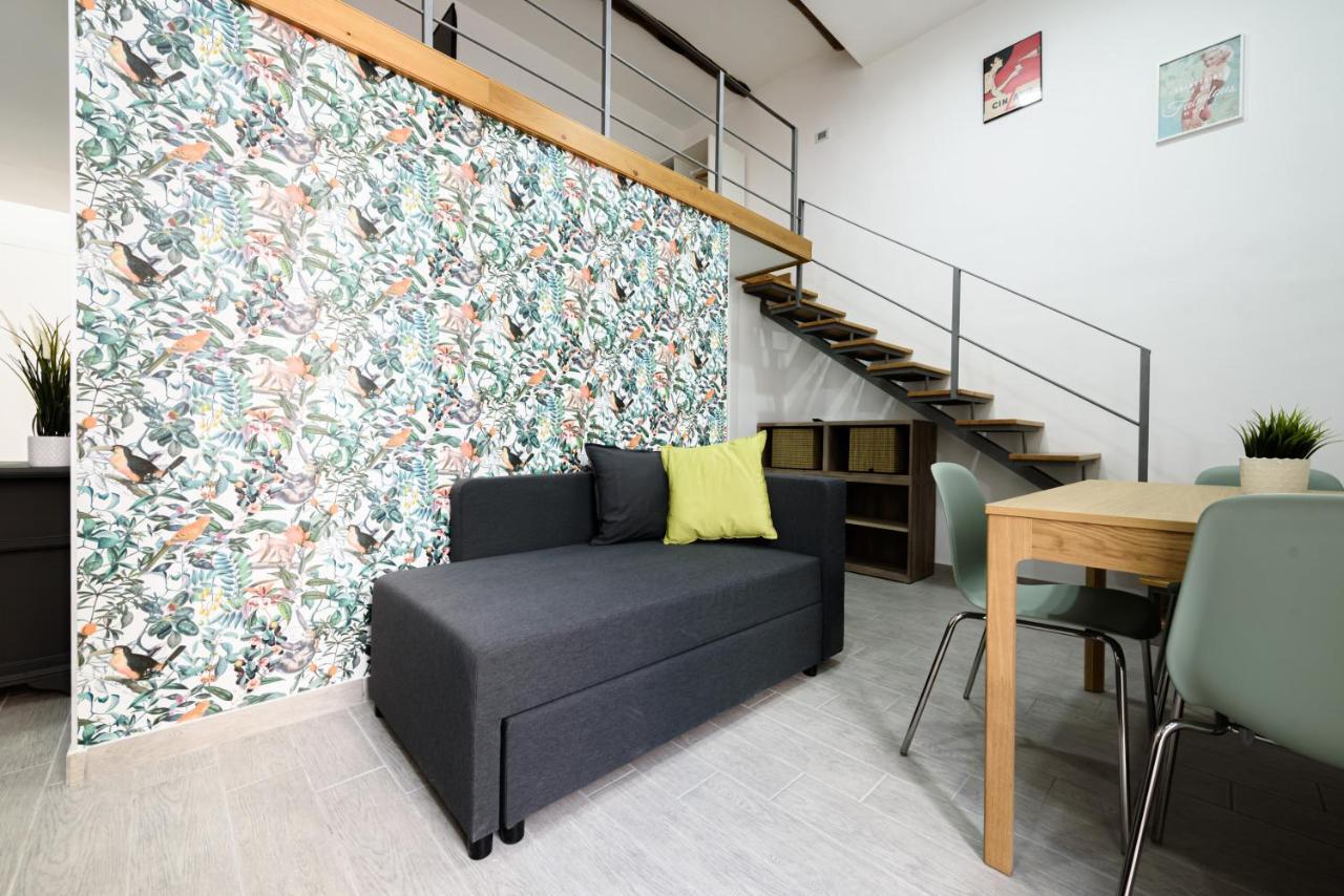 Af Apartment *