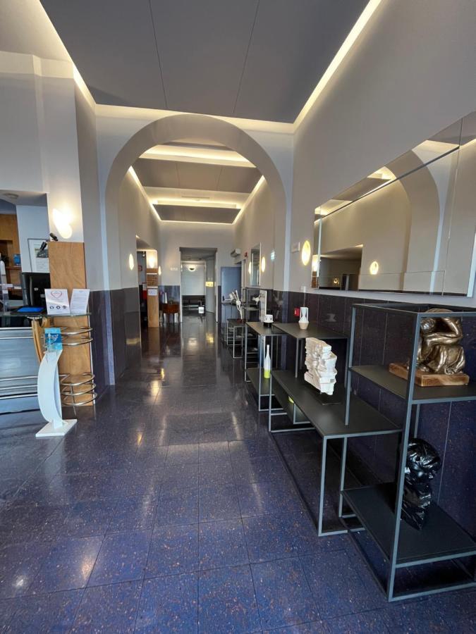 Western Plaza 4*
