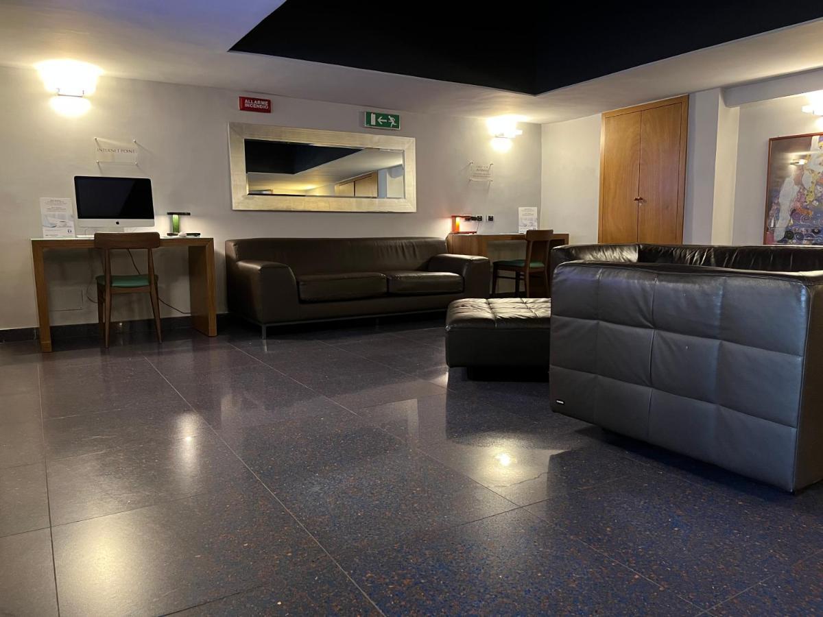 Western Plaza 4*