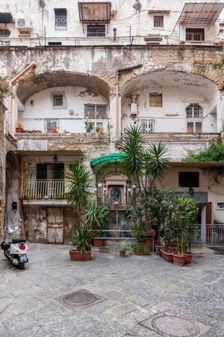 Samm San Gregorio Armeno * Naples