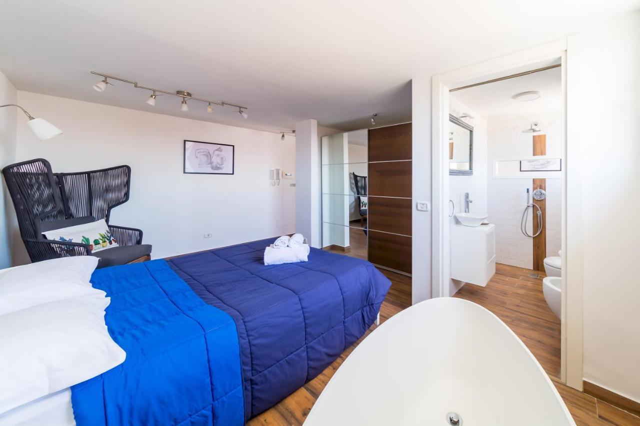 Apartment Viewsuvio Terrace At Historical Center By Napoliapartments *
