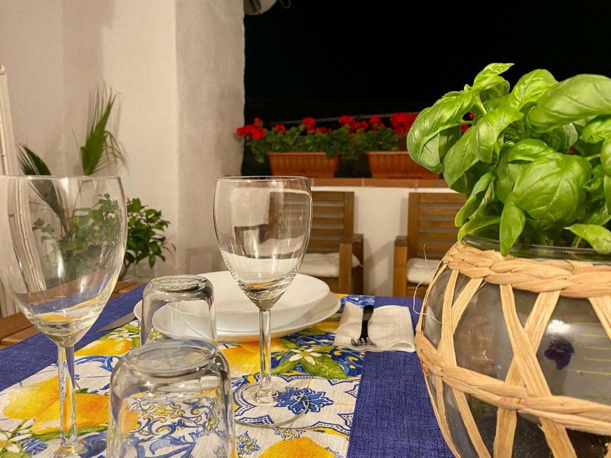Casa Con Terrazzo In Centro Naples