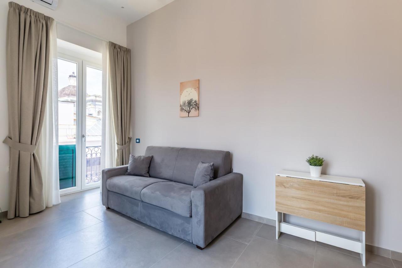 Maria's Bright Flats At The Cathedral Apartment