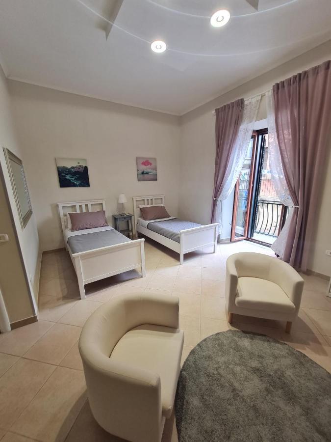 Apartment Palizzi's Behind Plebiscite Square Naples