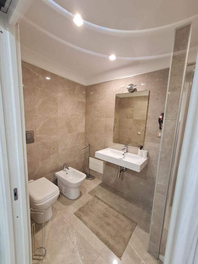 Palizzi's Behind Plebiscite Square Apartment Naples