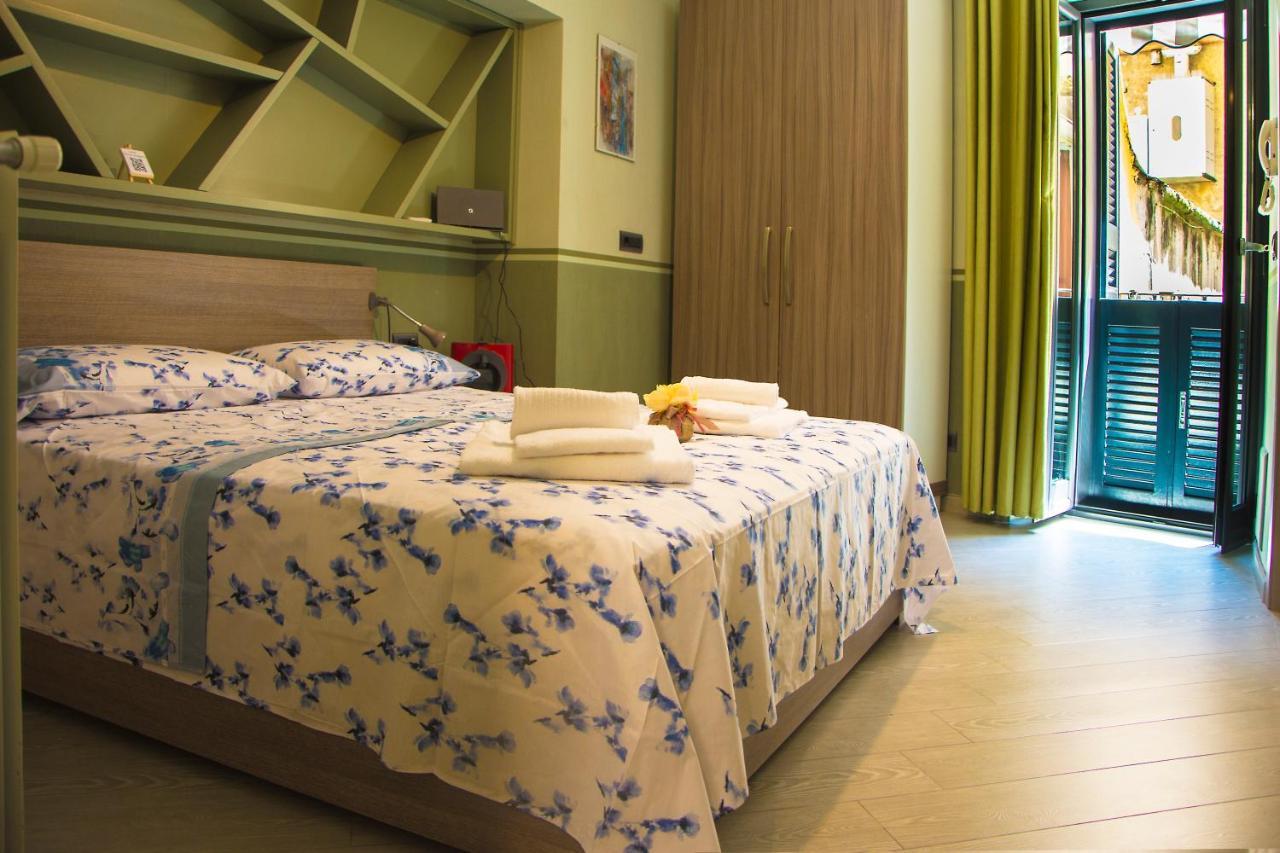 Alma Megaris Bed & Breakfast Naples