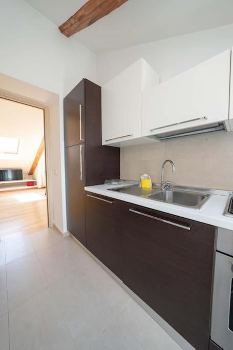 Kiss By Dimorra Apartment