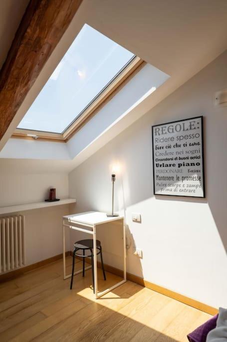 Apartment Kiss By Dimorra *