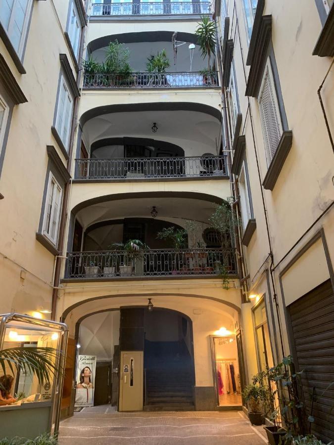 Dimora Chiaia 209 * Naples