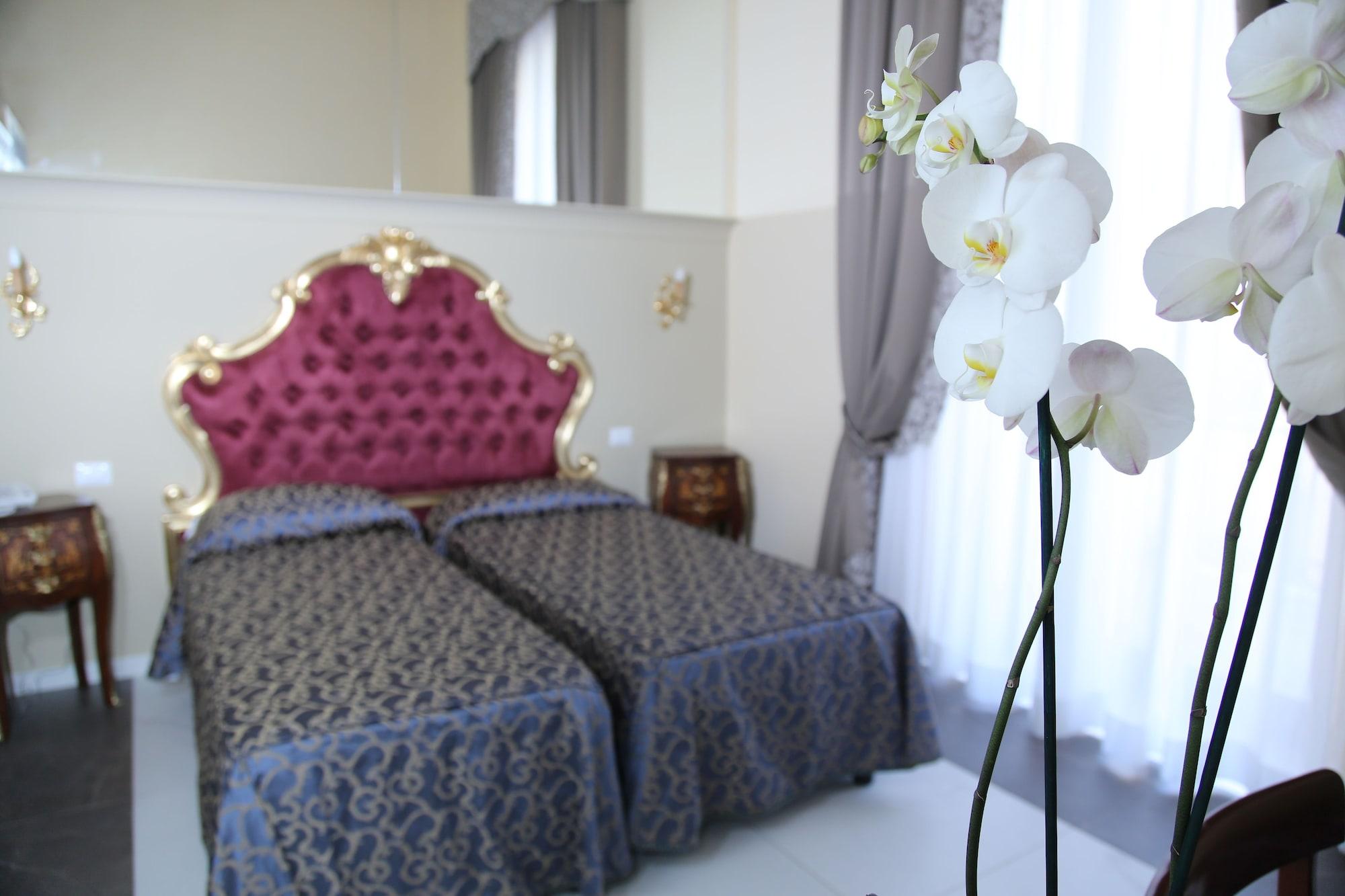 Art Galleria Umberto Hotel 4*