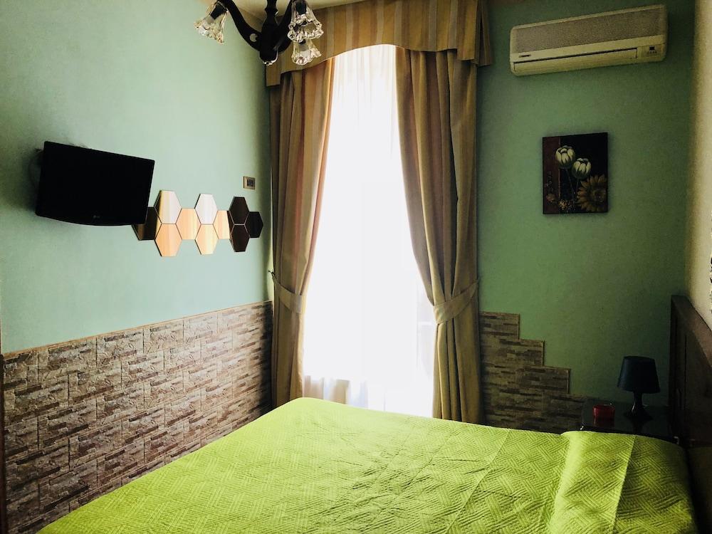 Hotel Iris