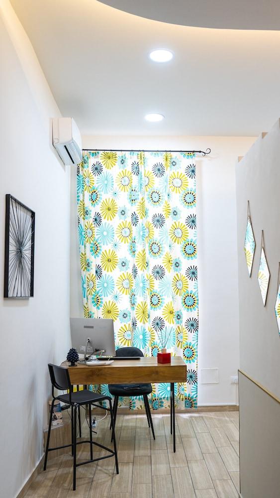 Napoli City Rooms 3*