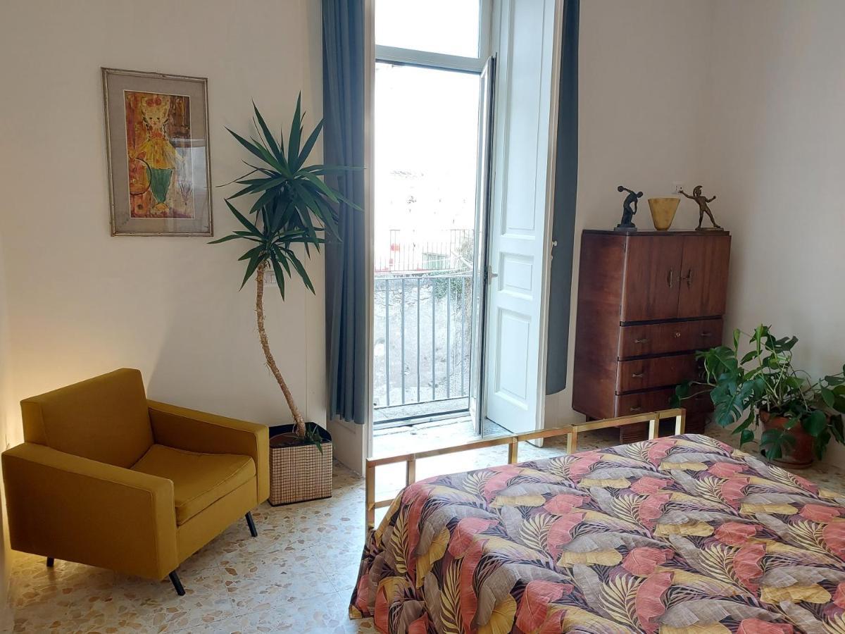 Palazzo Carafa Di Montorio Bed & Breakfast