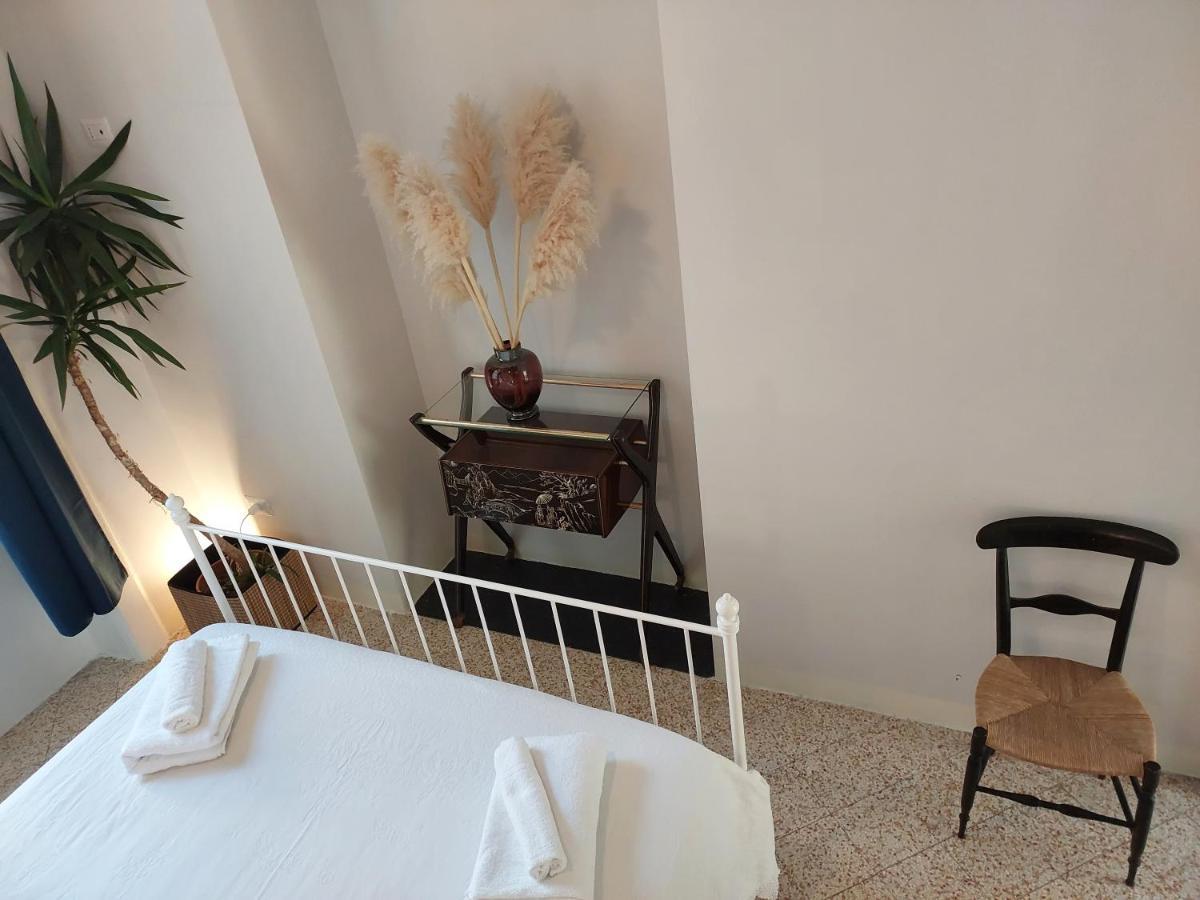 Palazzo Carafa Di Montorio Bed & Breakfast *