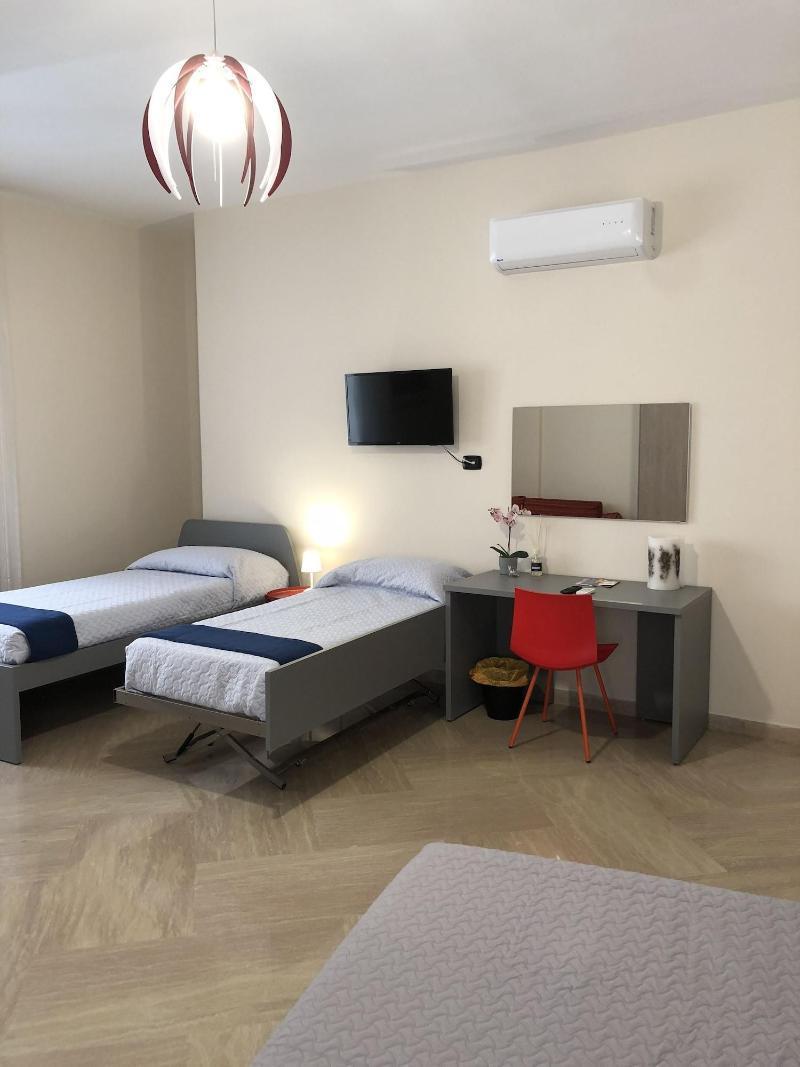 Napoli City Inn