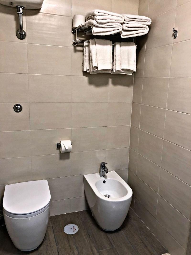Napoli City Inn