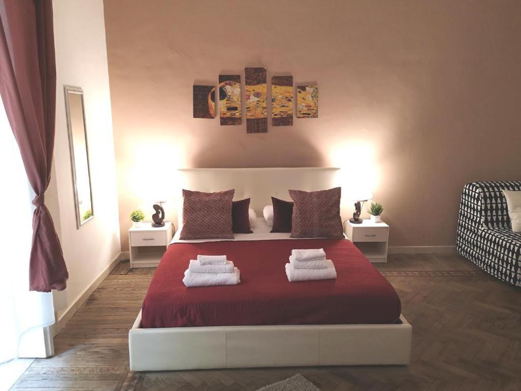 Domus Luigi Leone 2 Bed & Breakfast *