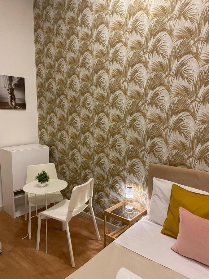 Domus Luigi Leone 2 Bed & Breakfast