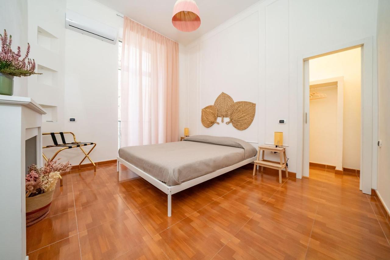 Apartment Casa Blin Dimora A Chiaia Naples