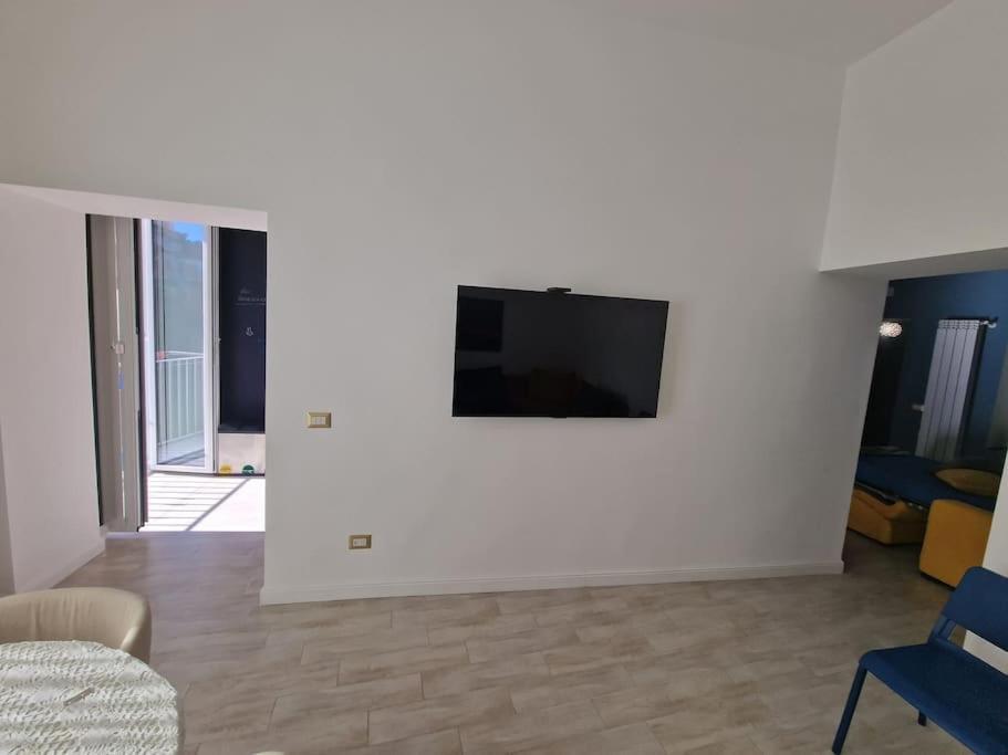 Pastel Blue House X 5 People In Corso Above Metro Montesanto Apartment Naples