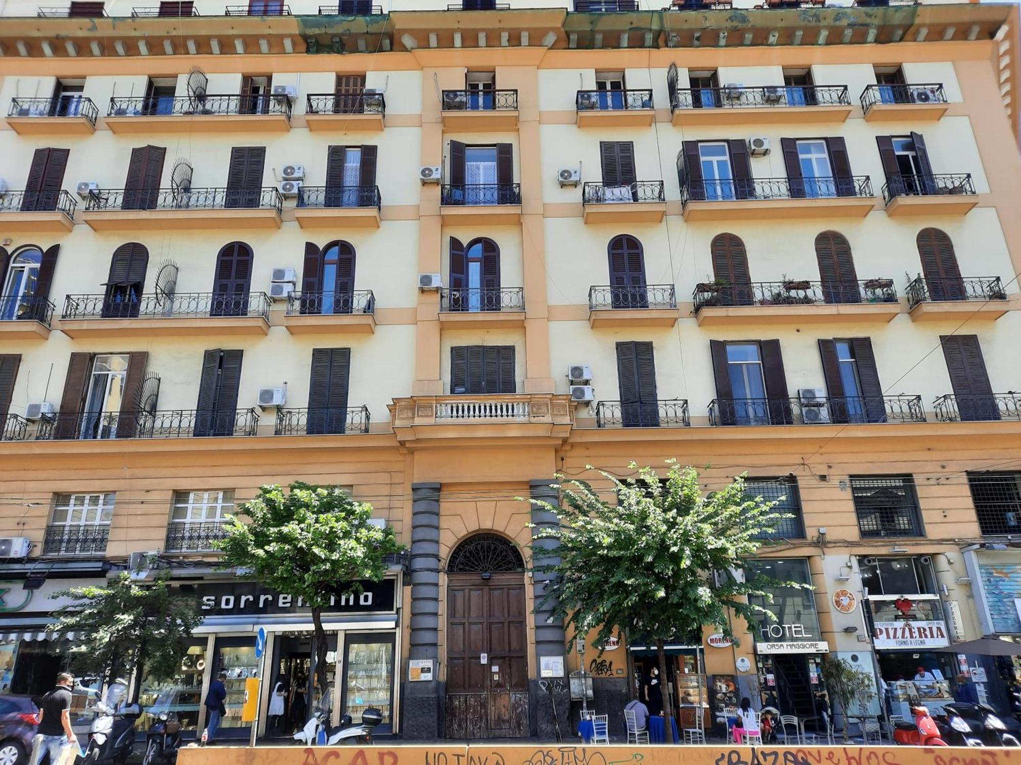 Napoli Central Bed & Breakfast *