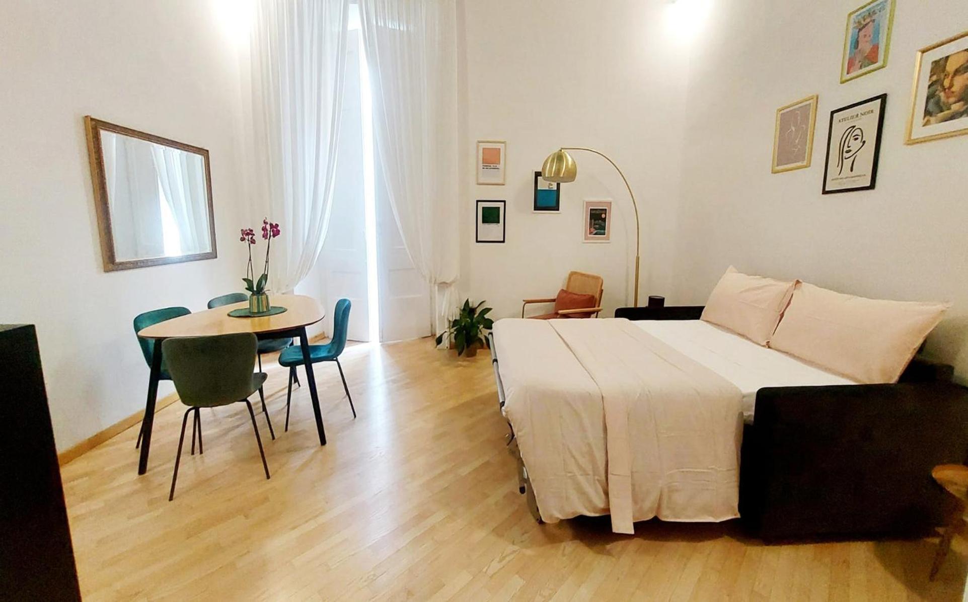 Maison In Centro Naples