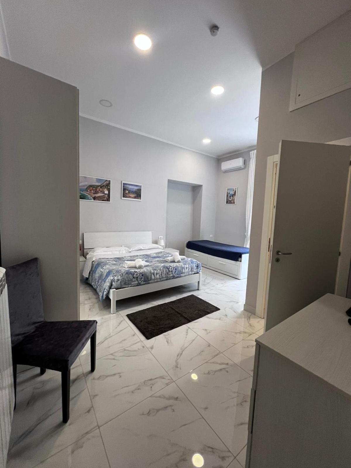 Bed & Breakfast San Gennaro In Porta Naples