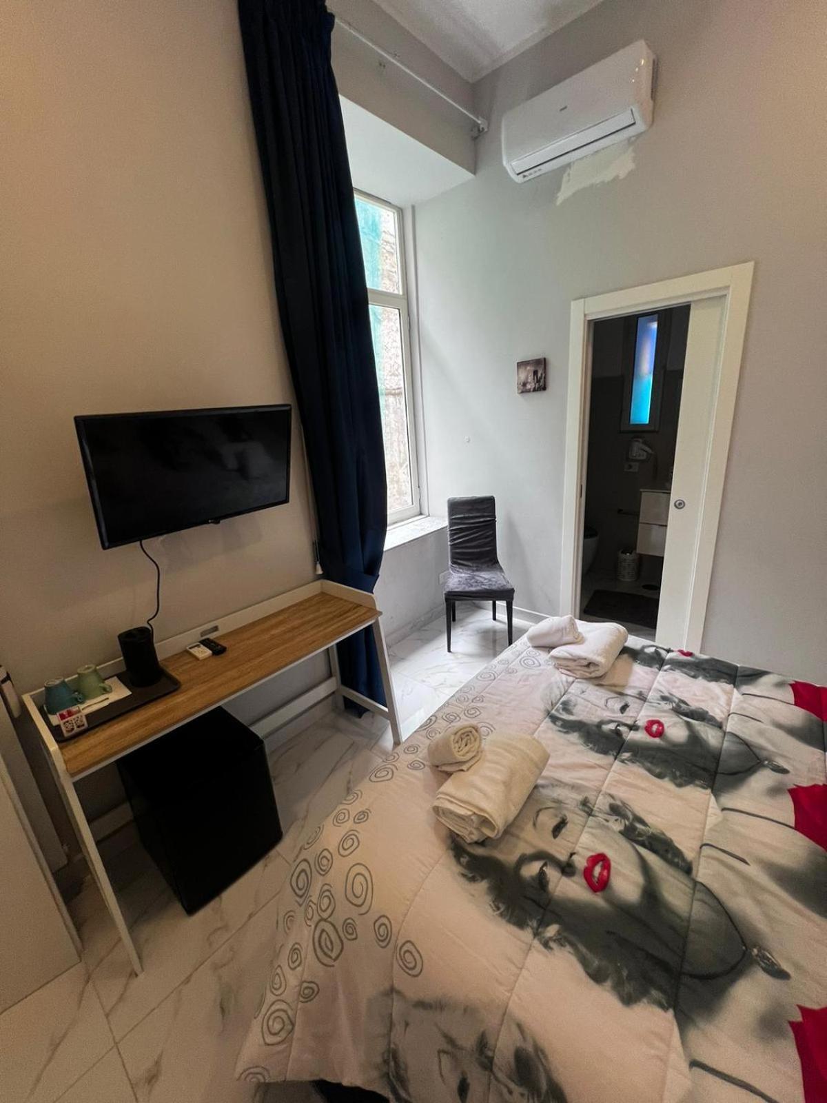 Bed & Breakfast San Gennaro In Porta Naples