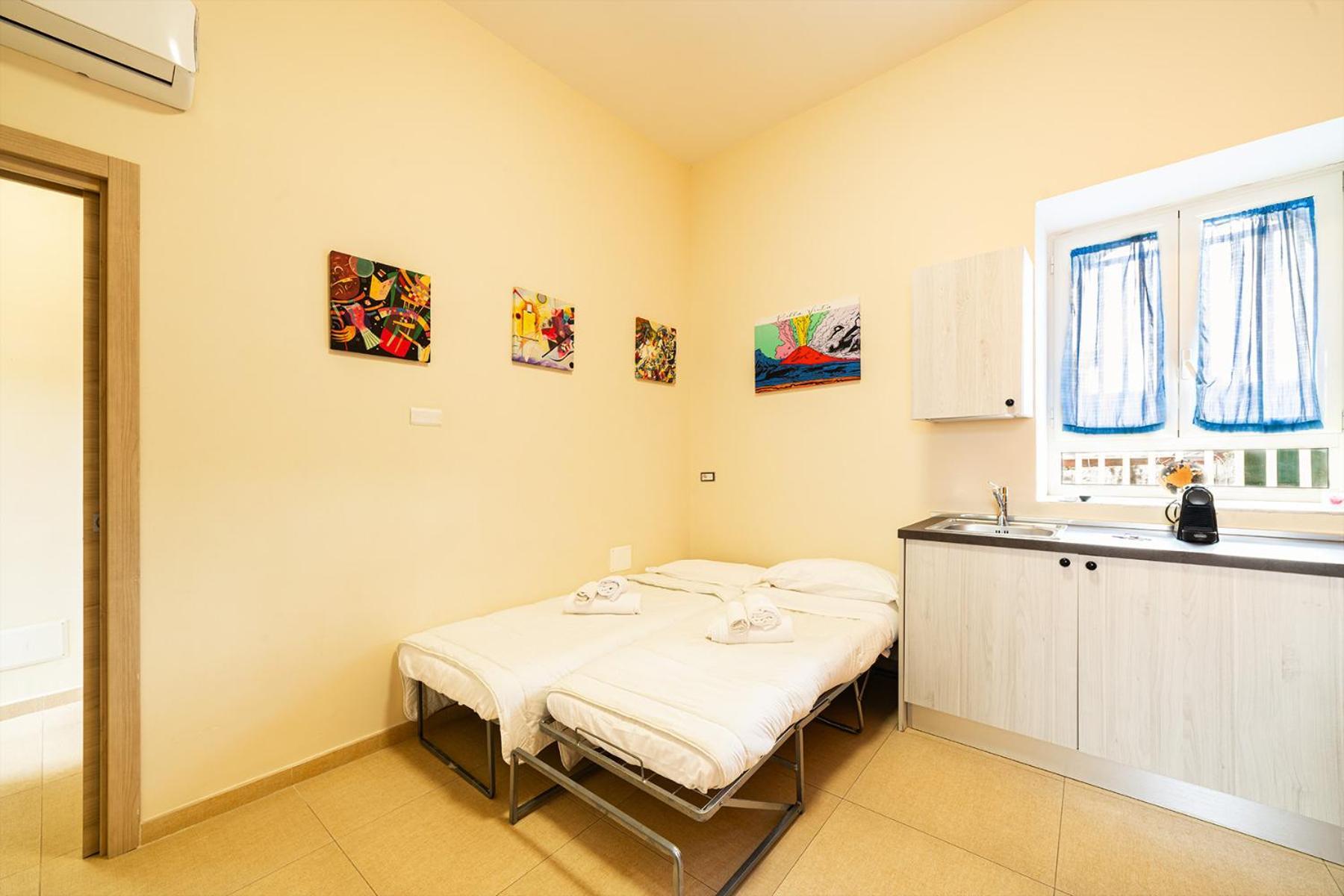 Corso 138 - Sleep & Fly - By Domusextra Bed & Breakfast *